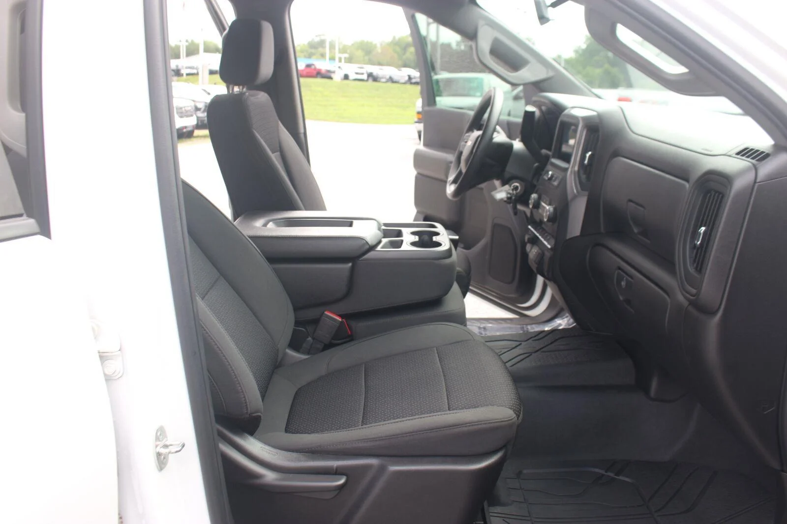 Used 2022 Summit White Chevrolet Custom image 28