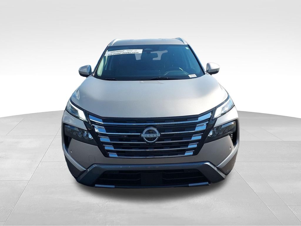 Used 2025 Gold Nissan SL image 8