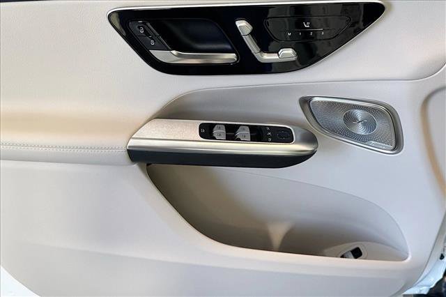 New 2026 Polar White Mercedes-Benz GLC 300 image 46