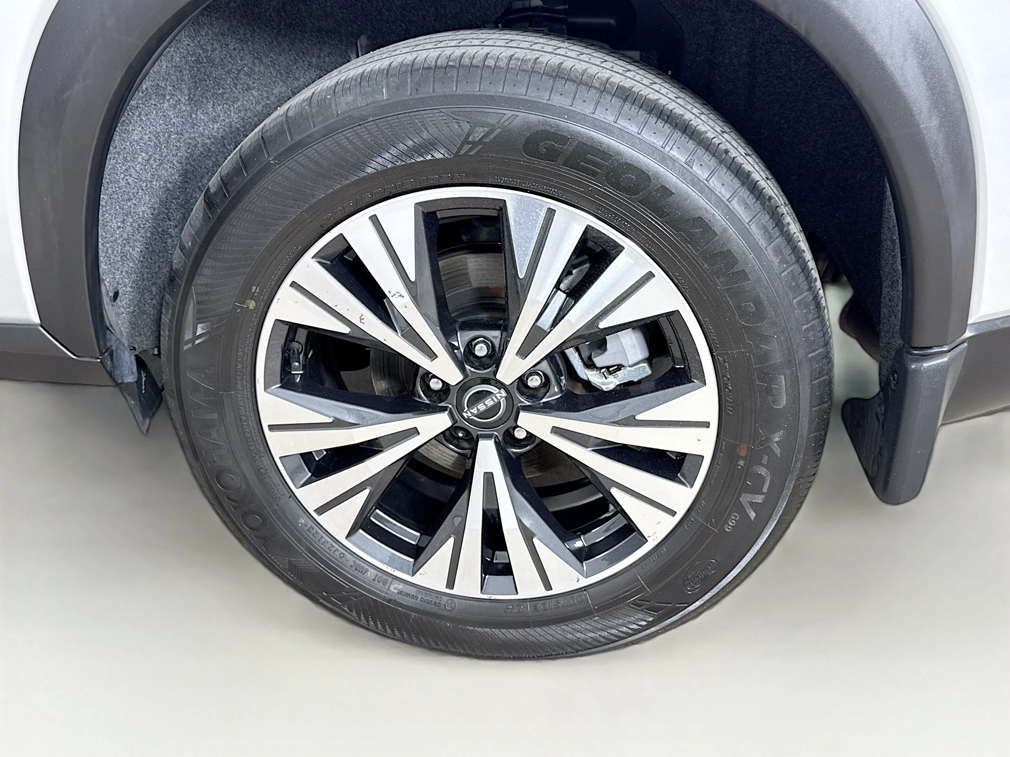 Used 2023  Nissan SV image 33