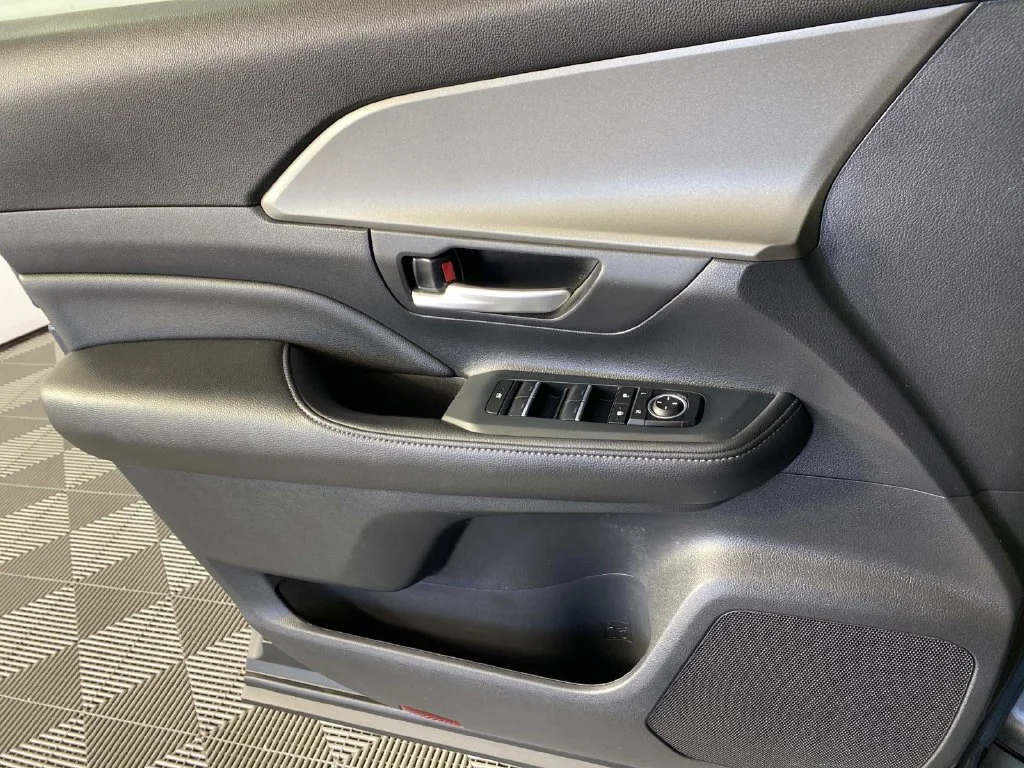 Used 2025 Cloud Toyota XLE image 24