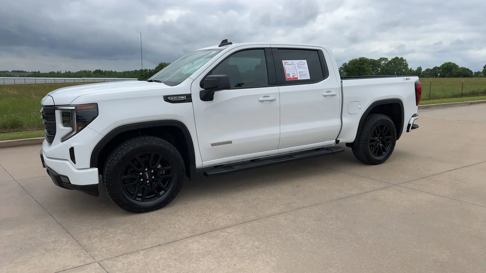 Used 2024 Summit White GMC Elevation image 5