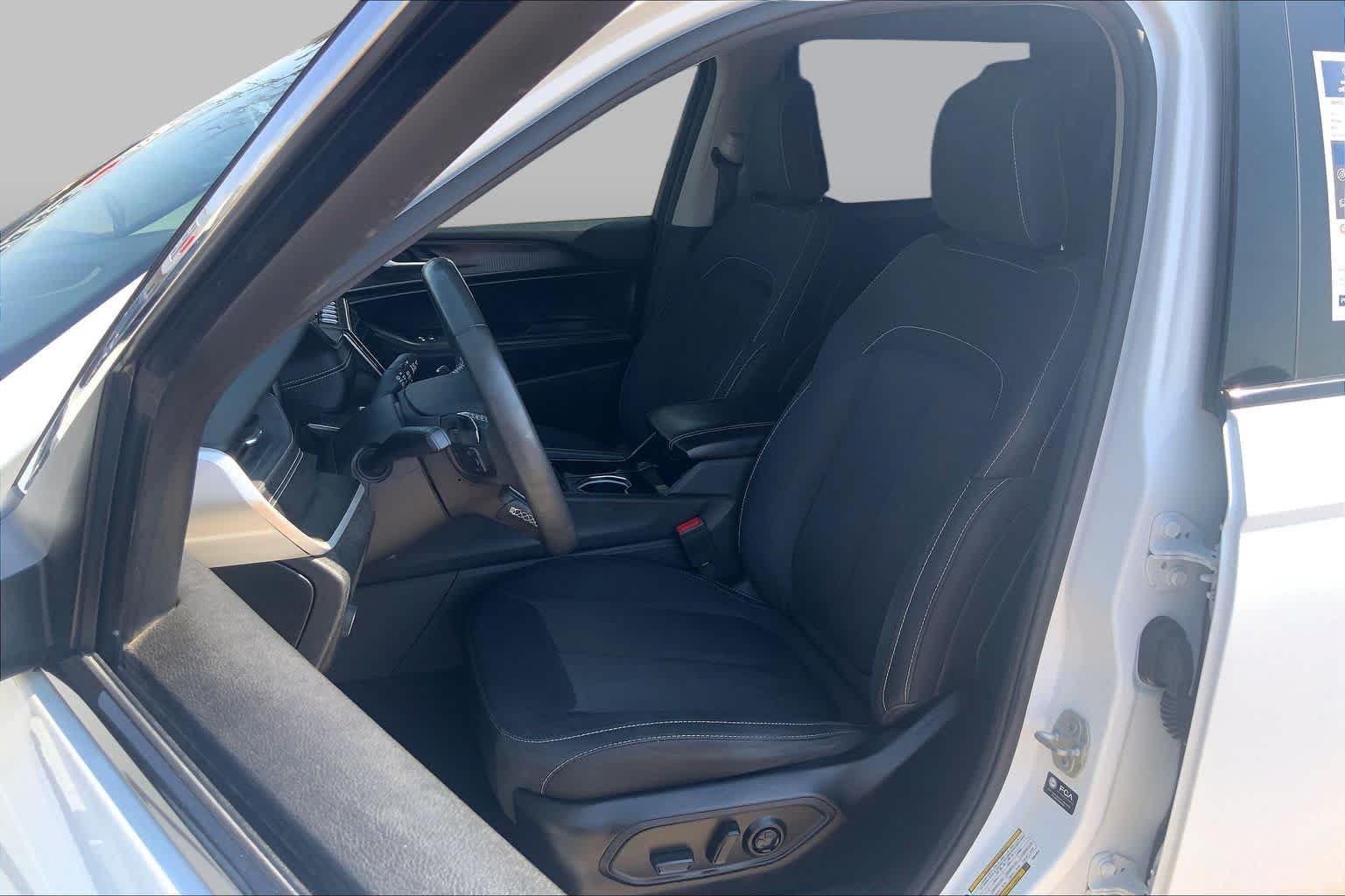 Certified Used 2023 Bright White Clearcoat Jeep Laredo image 8