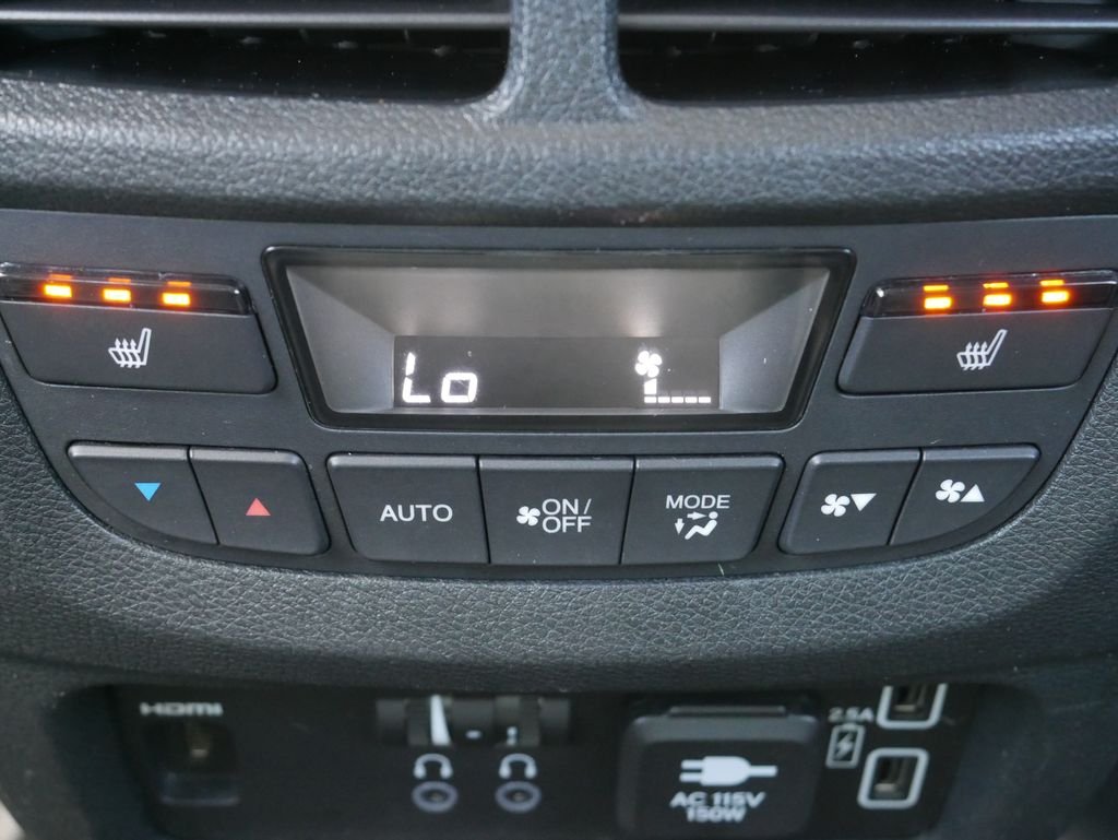 Used 2022 White Honda Touring image 18