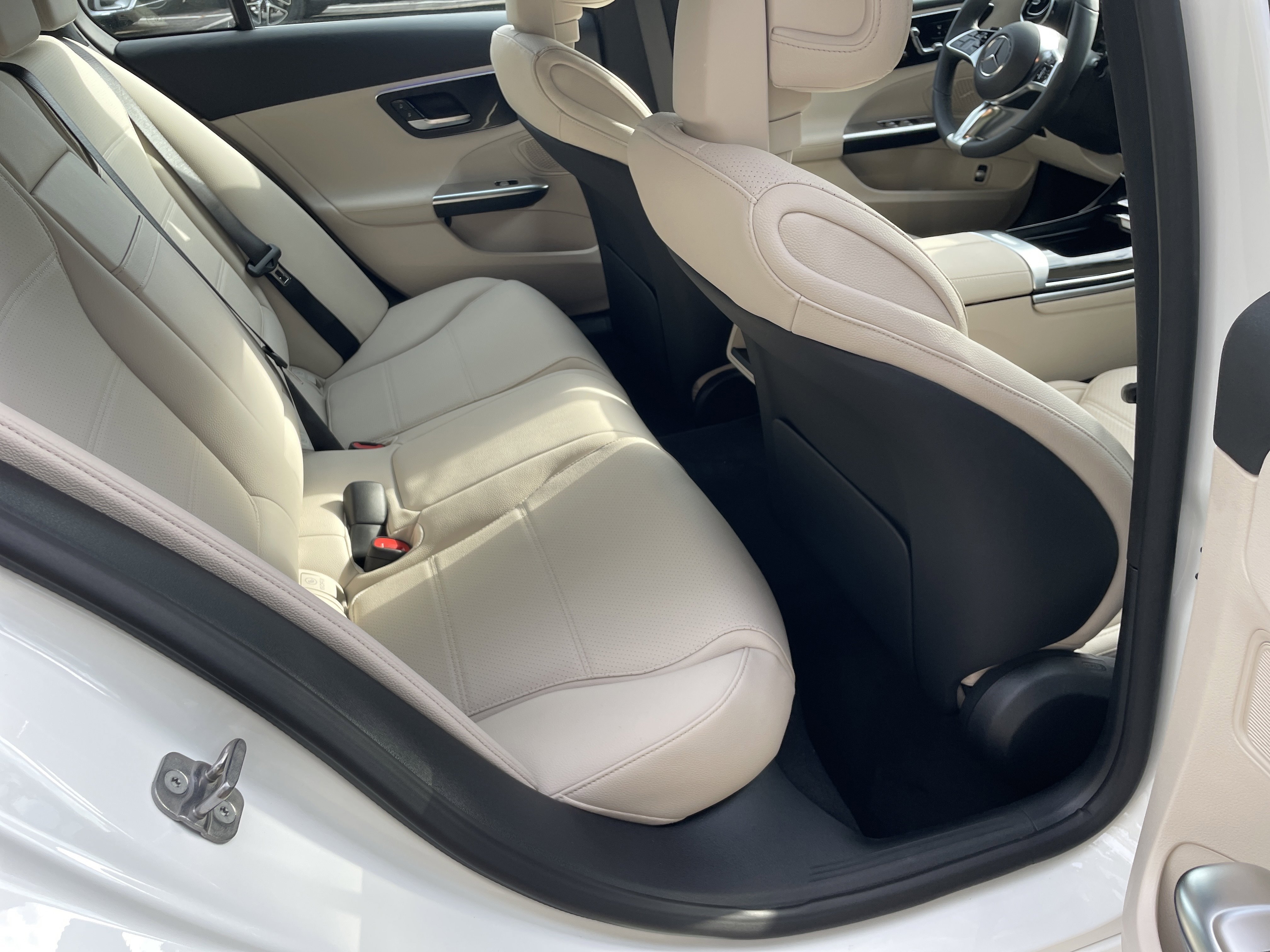 New 2026 Polar White Mercedes-Benz C 300 Sedan image 39