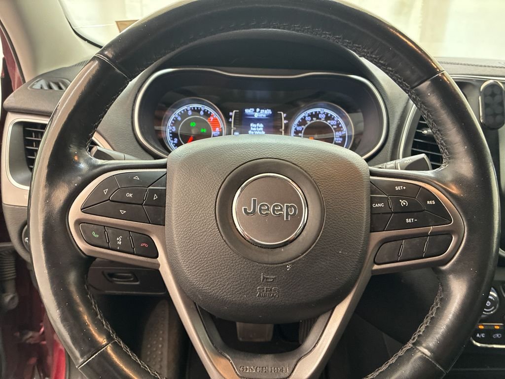 Used 2021 Red Jeep Latitude Lux image 10