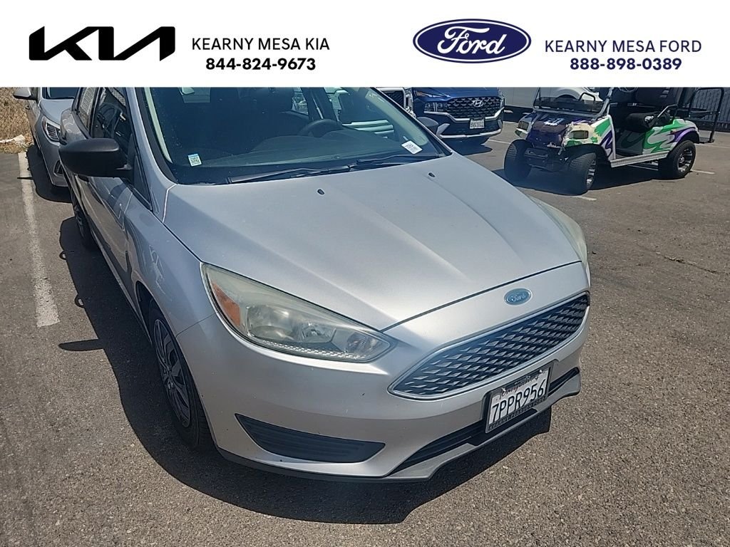 2015 Ford Focus Sedan S's photo