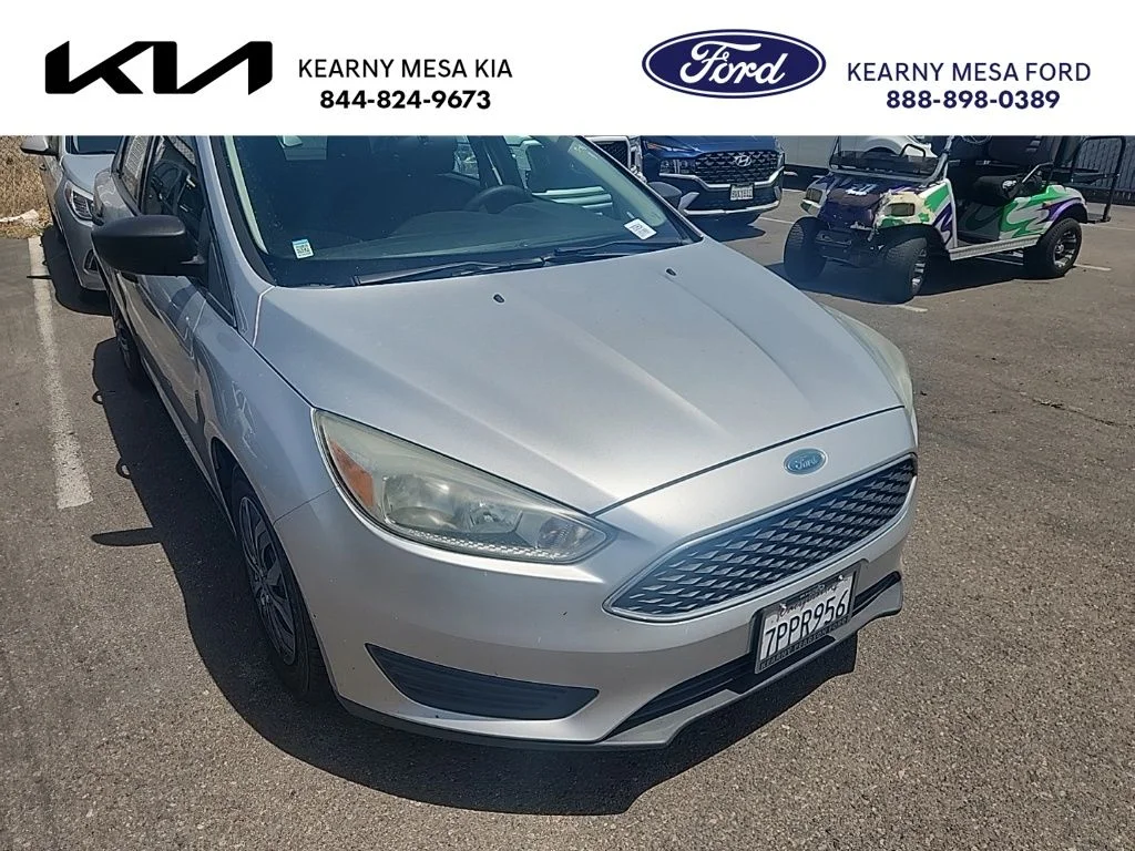 2015 Ford Focus Sedan S's photo