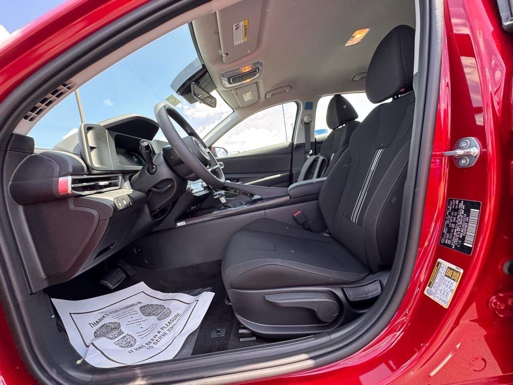 2025 Hyundai Elantra Blue - Photo 11
