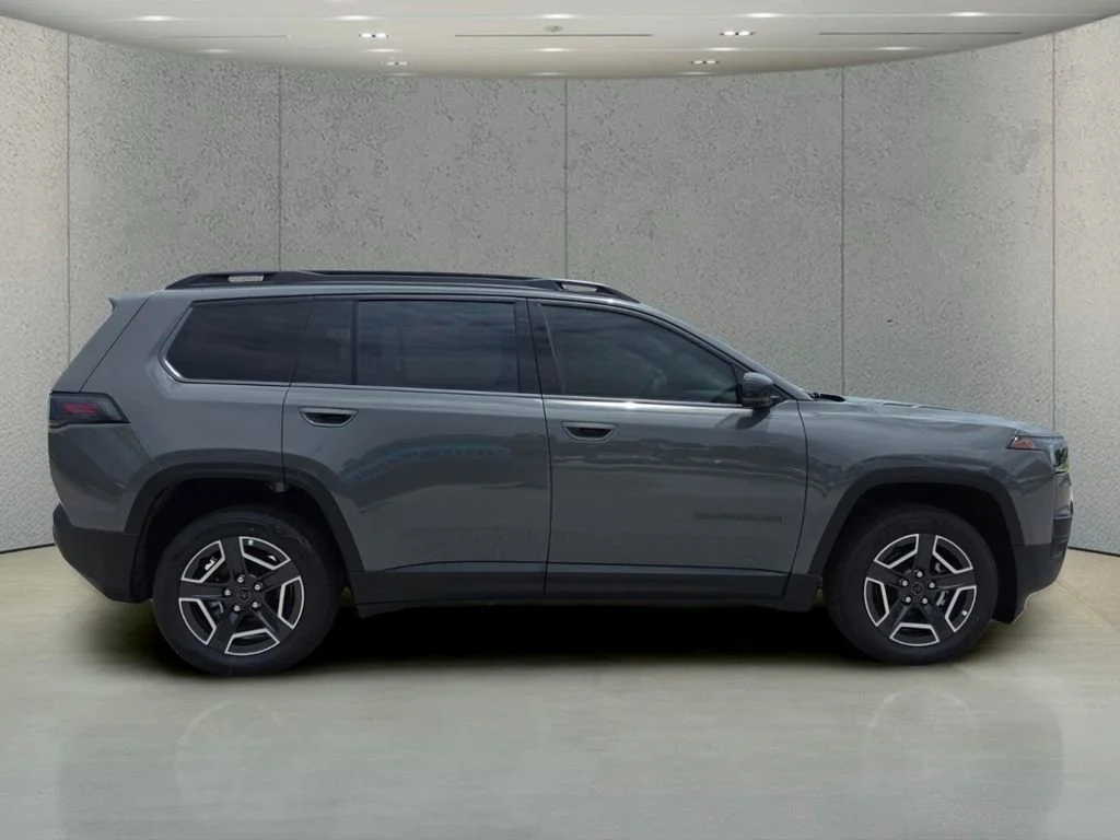 New 2026 Sting-Gray Clear-Coat Exterior Paint Jeep Limited image 2