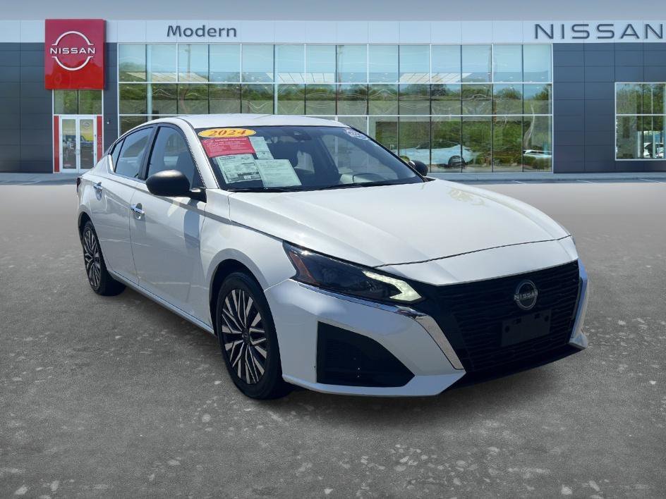 Used 2024 Pearl White Tricoat Nissan 2.5 SV image 4