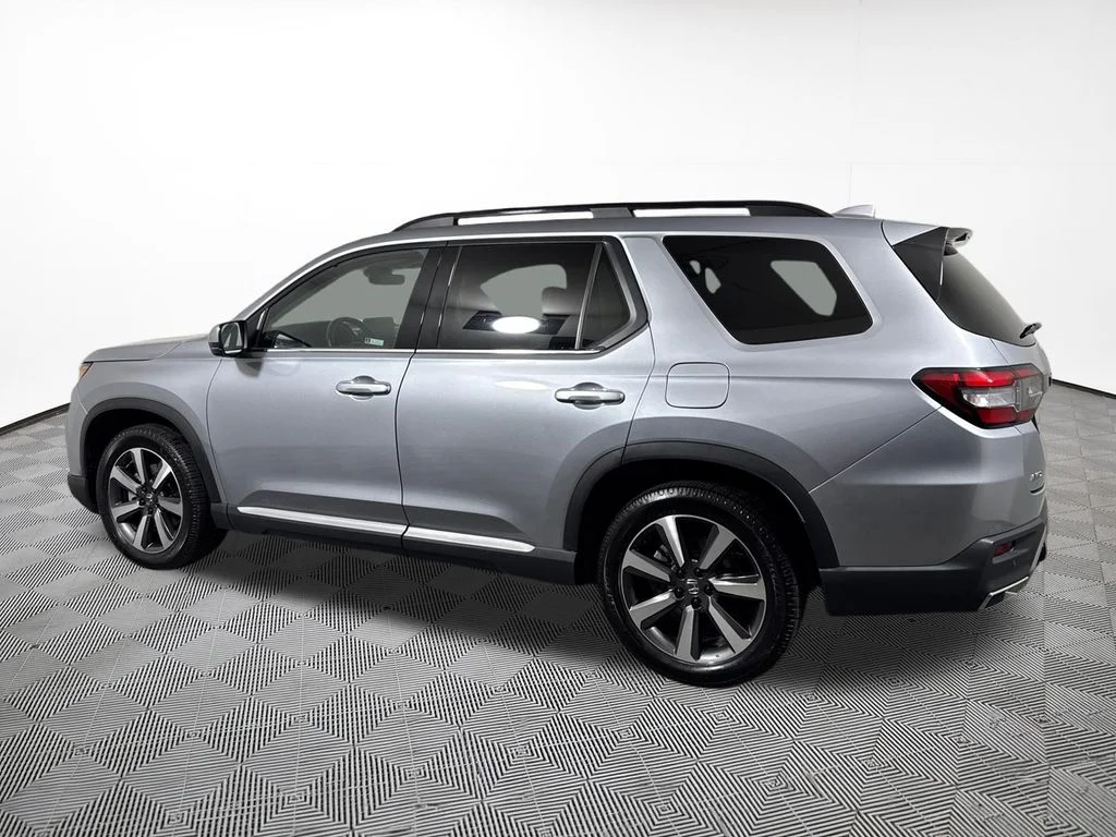 Certified Used 2024 Silver Honda Touring image 11