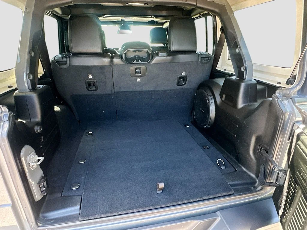 Used 2020 Sting-Gray Clearcoat Jeep Sahara image 28