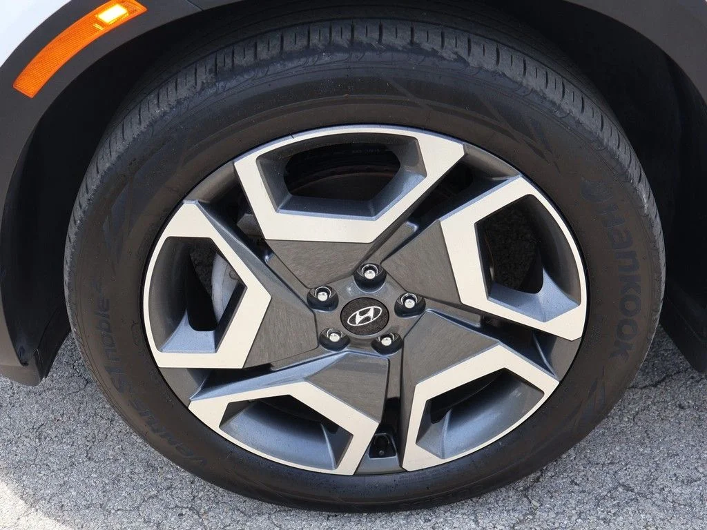 Used 2024 White Hyundai SEL image 26