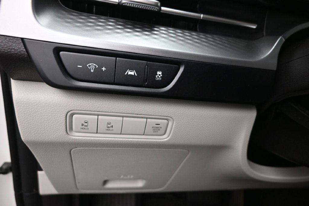 Used 2024 White Kia LX image 19