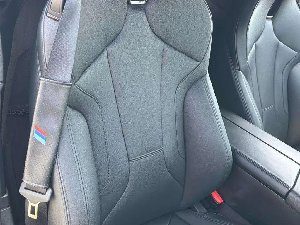 Used 2020 Black Sapphire Metallic BMW sDrive30i image 26