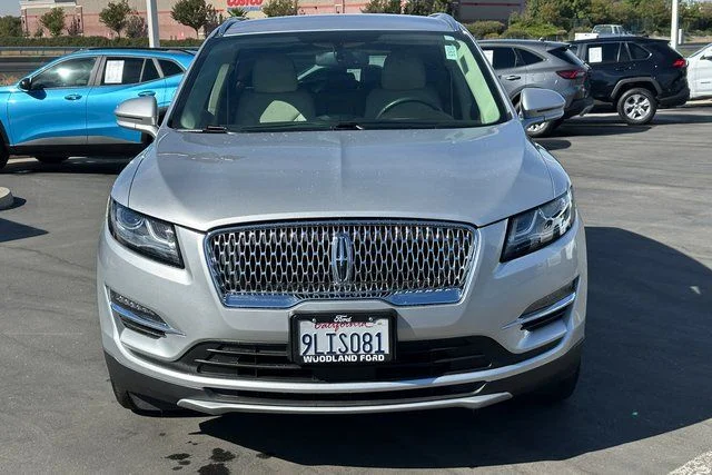 Used 2019 Silver Lincoln Select image 4
