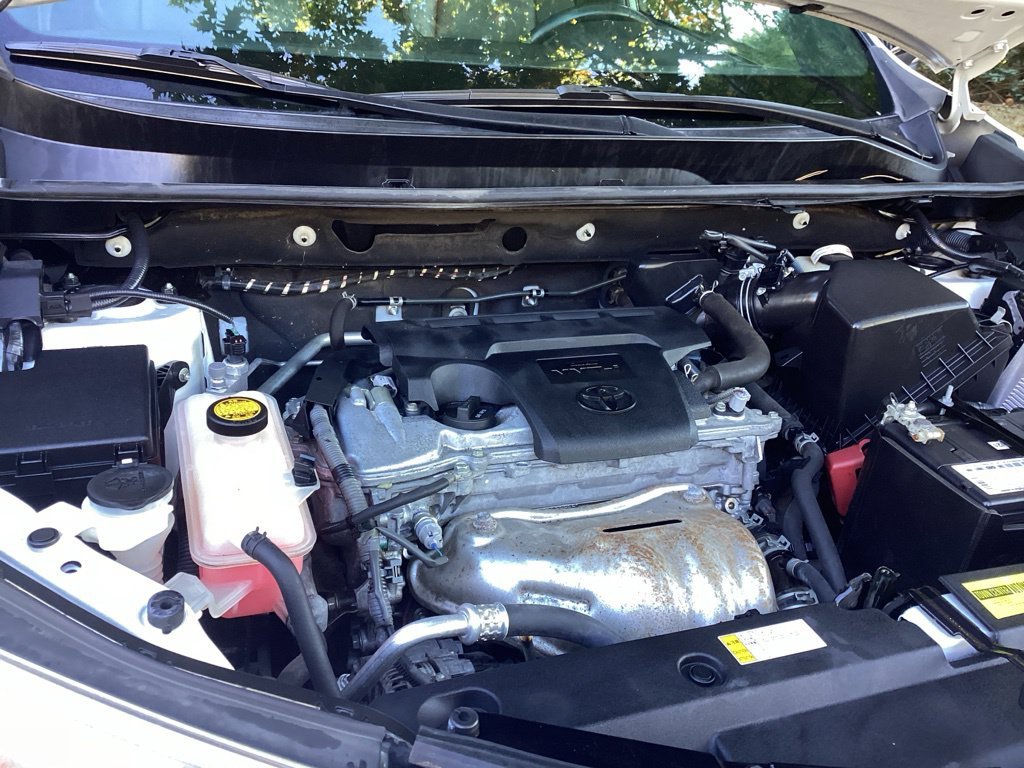 Used 2017 White Toyota SE image 21