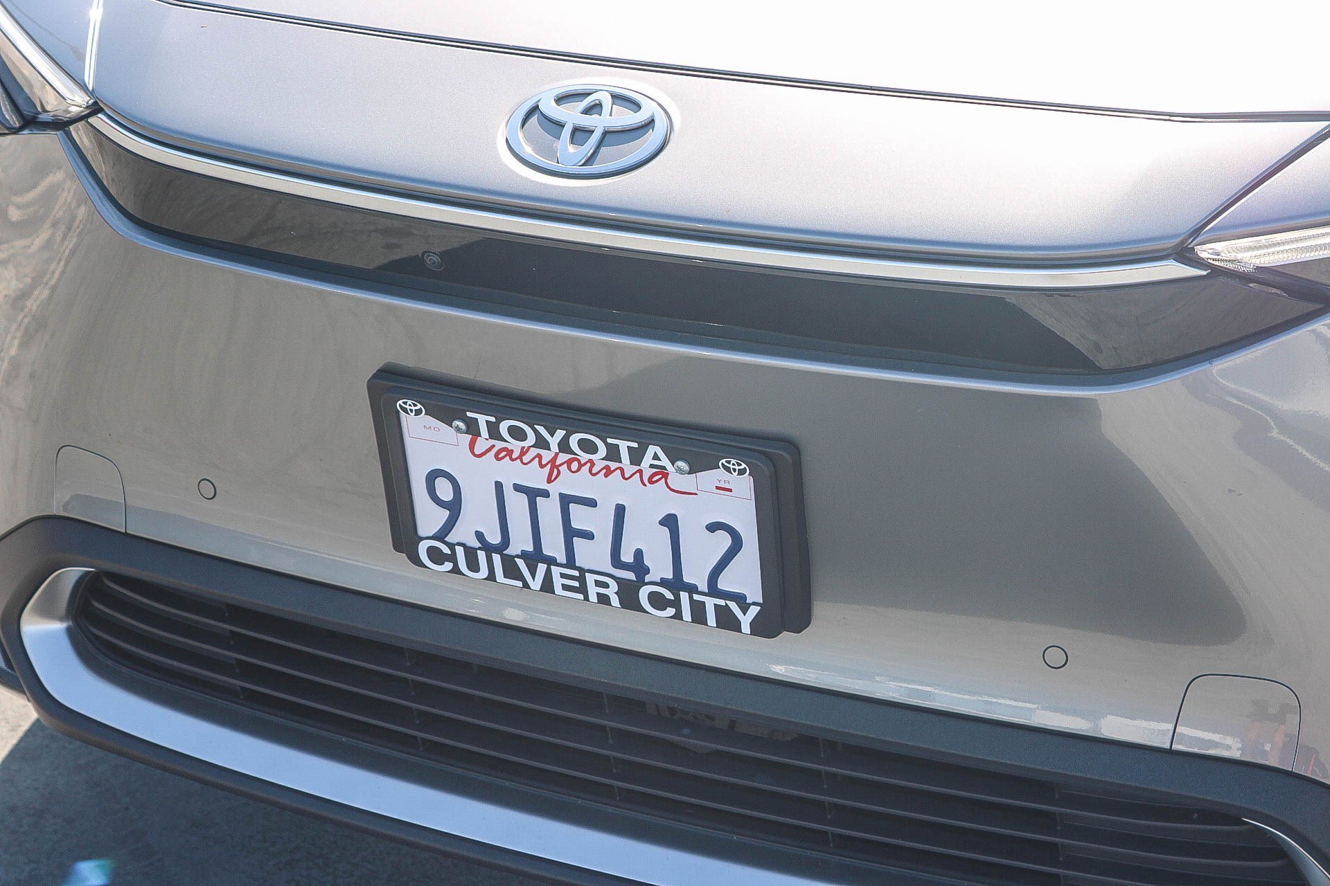 Used 2023 Heavy Metal w/Black Roof Toyota XLE image 5