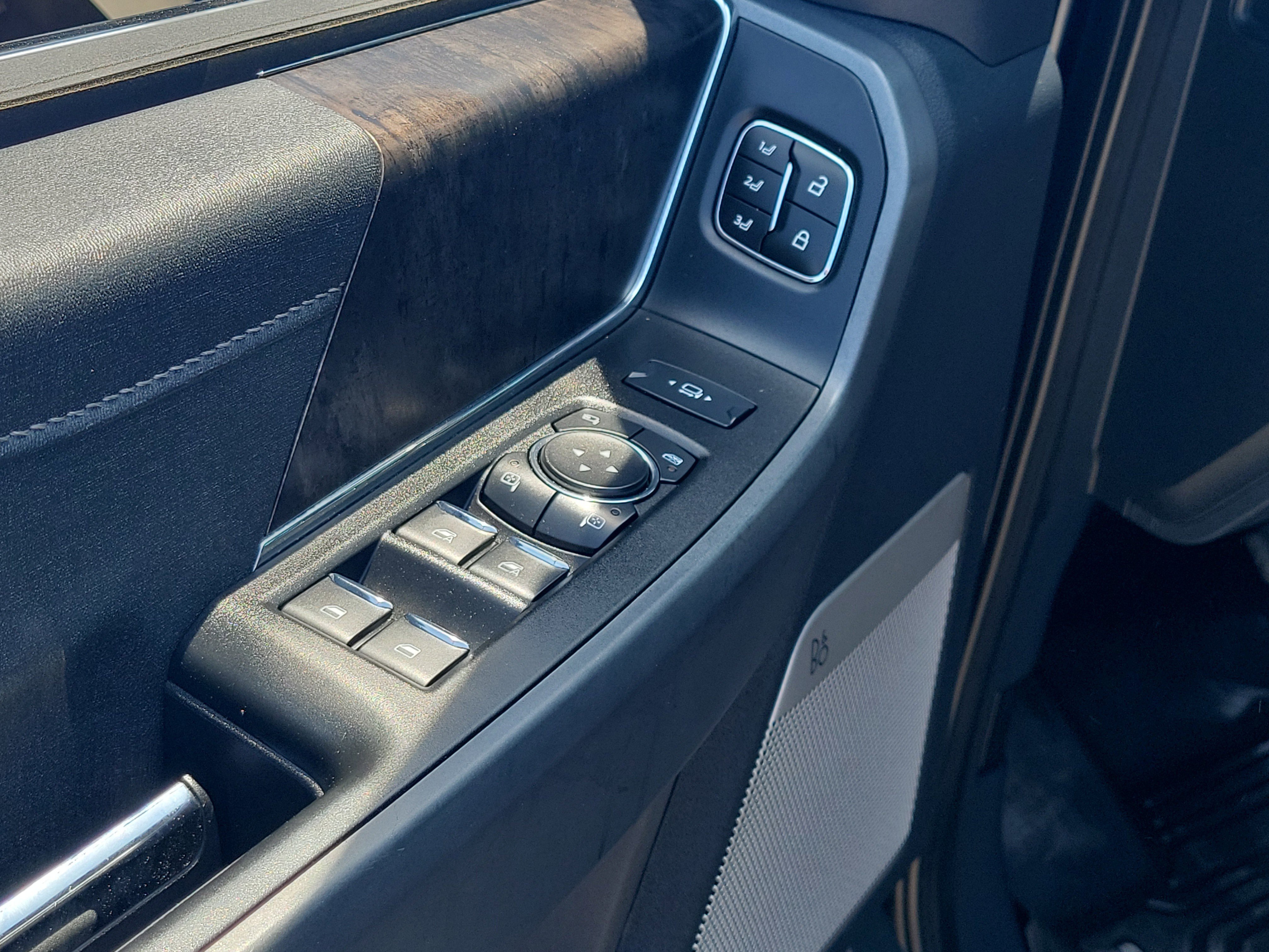 Used 2023 Blue Metallic Ford LARIAT image 19