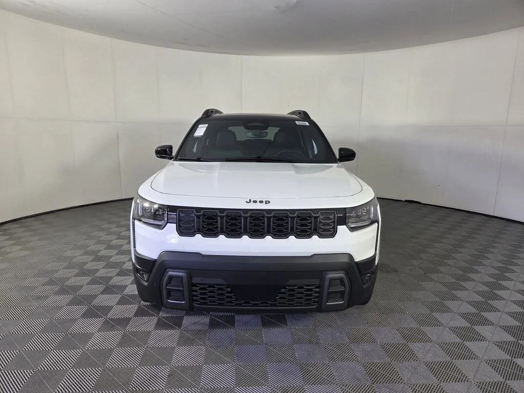 New 2026 Bright White Clear-Coat Exterior Paint Jeep Overland image 3