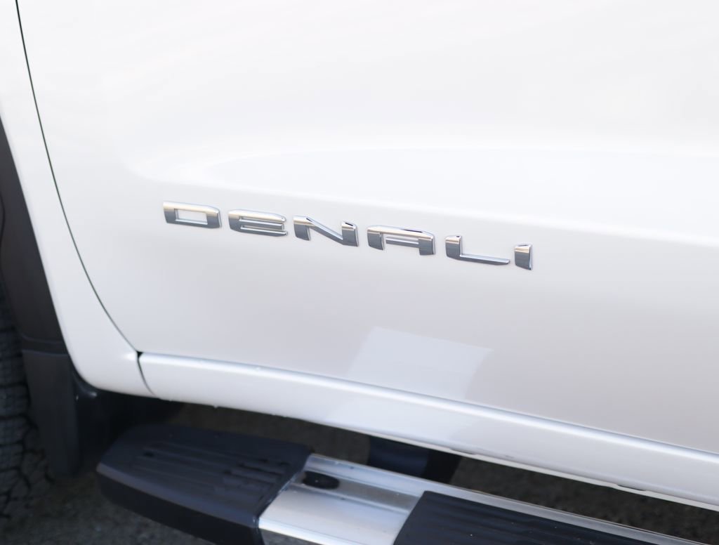 Used 2023 White Frost Tricoat GMC Denali image 37