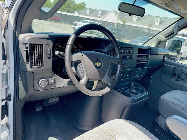 Used 2022 Summit White Chevrolet Work Van image 10