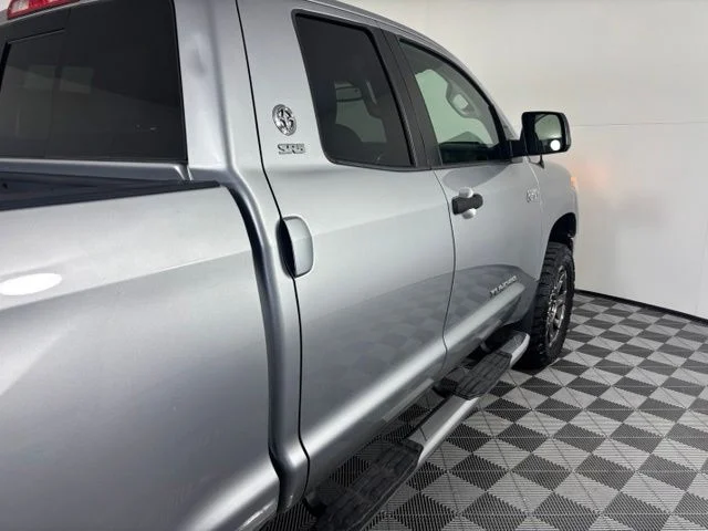 Used 2015 Silver Toyota SR5 image 9