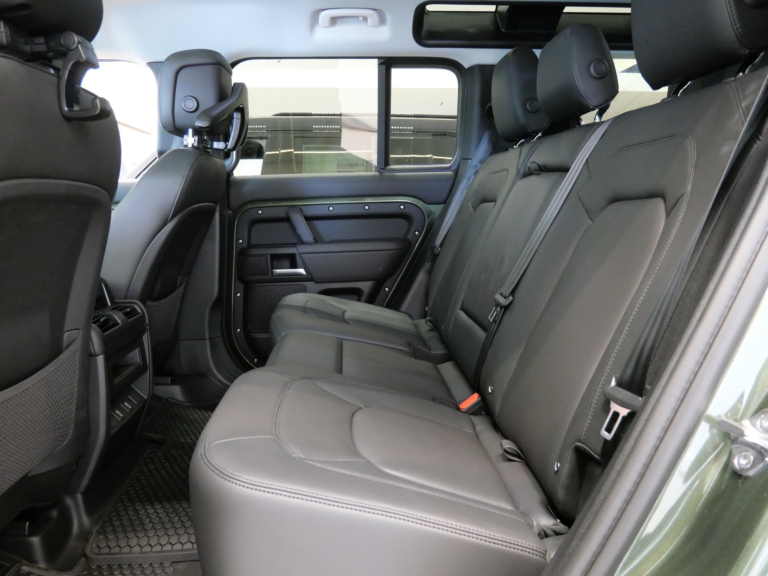 New 2026 Woolstone Green LAND ROVER X-Dynamic SE image 7