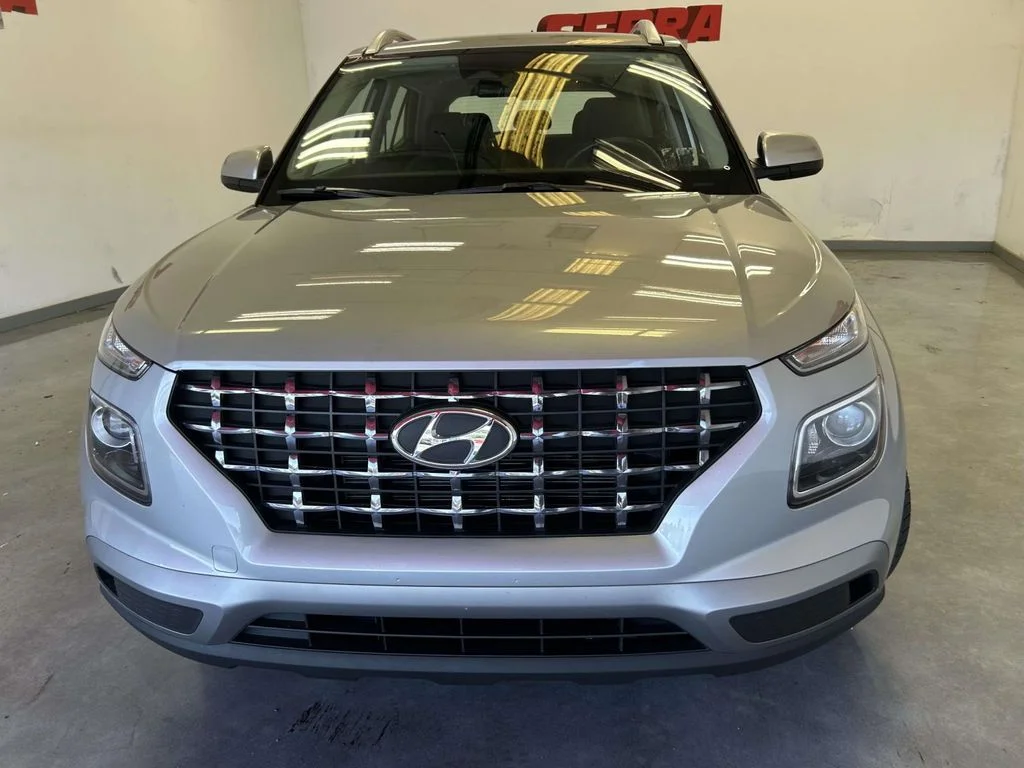 Used 2025 Silver Hyundai SEL image 8