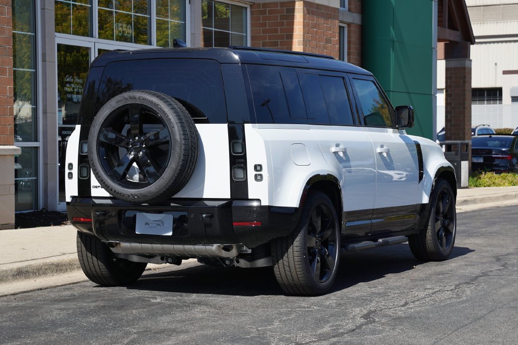 New 2026 Fuji White Land Rover X-Dynamic SE image 6