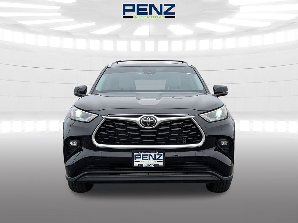 Used 2023 Toyota Highlander XLE with VIN 5TDKDRBH7PS034853 for sale in Rochester, Minnesota