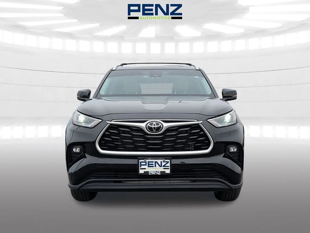 Used 2023 Toyota Highlander XLE with VIN 5TDKDRBH7PS034853 for sale in Rochester, Minnesota