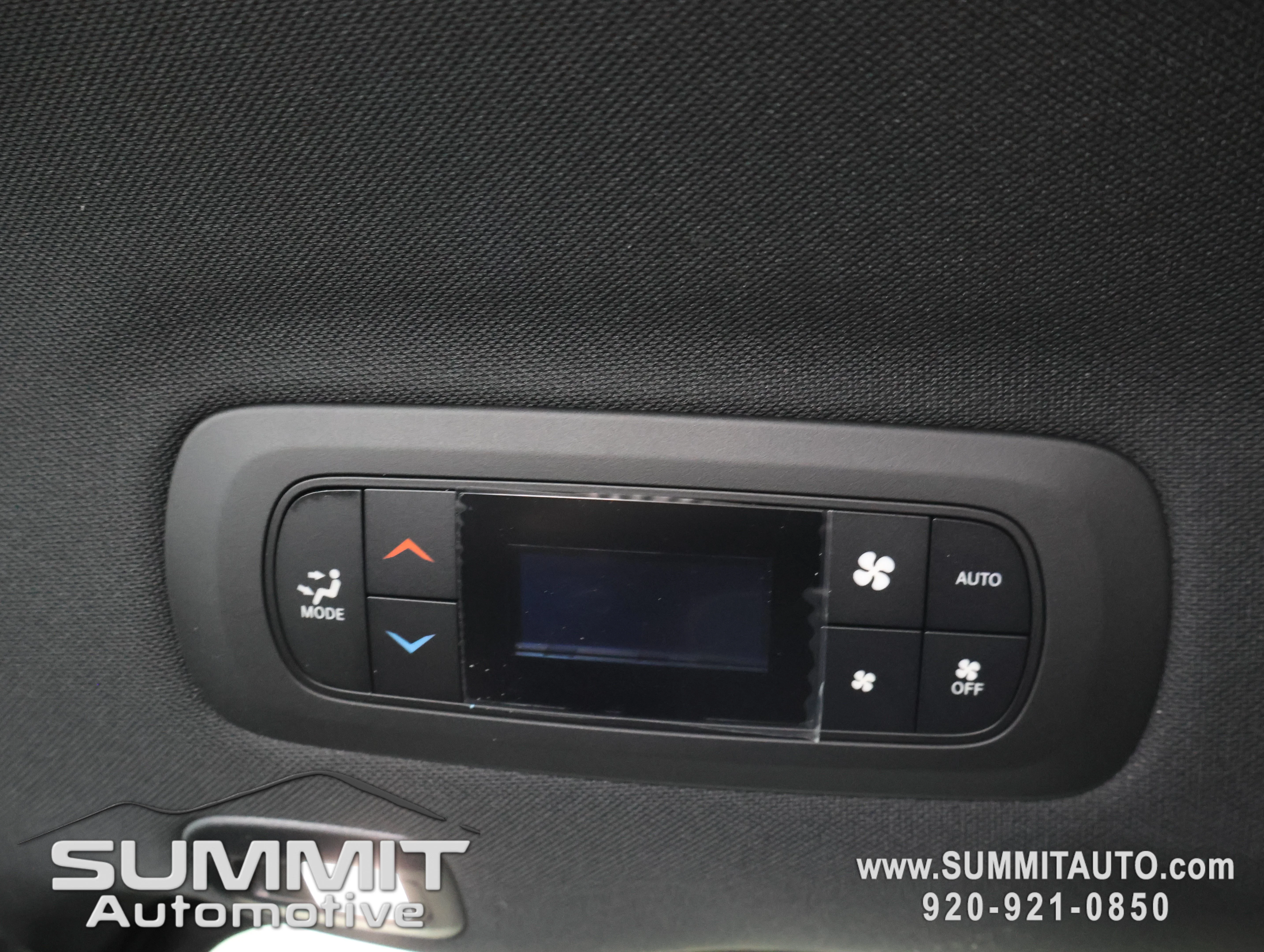 New 2027 Diamond Black Crystal Pearl-Coat Exterior Paint Chrysler Limited image 43