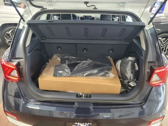 Used 2025 White Hyundai Limited image 17