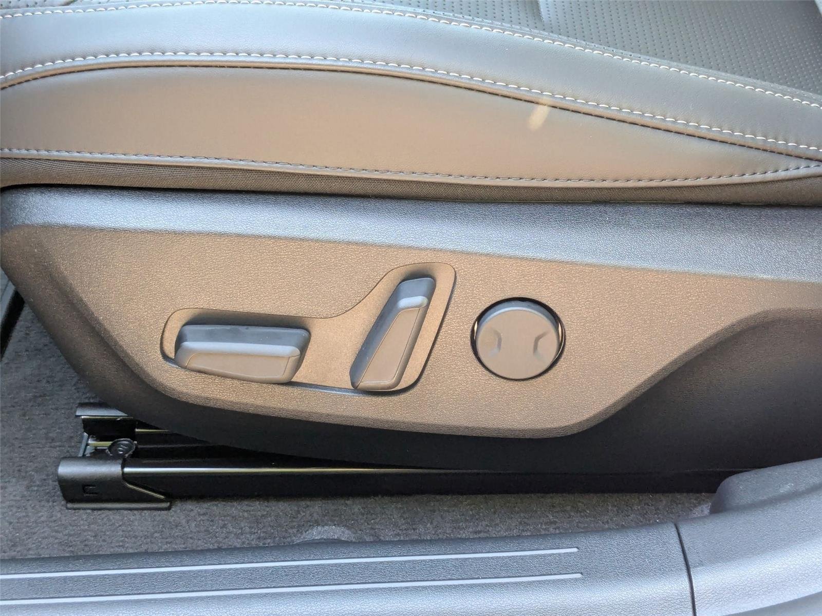 New 2025 Glacier White Pearl Kia Wind image 15