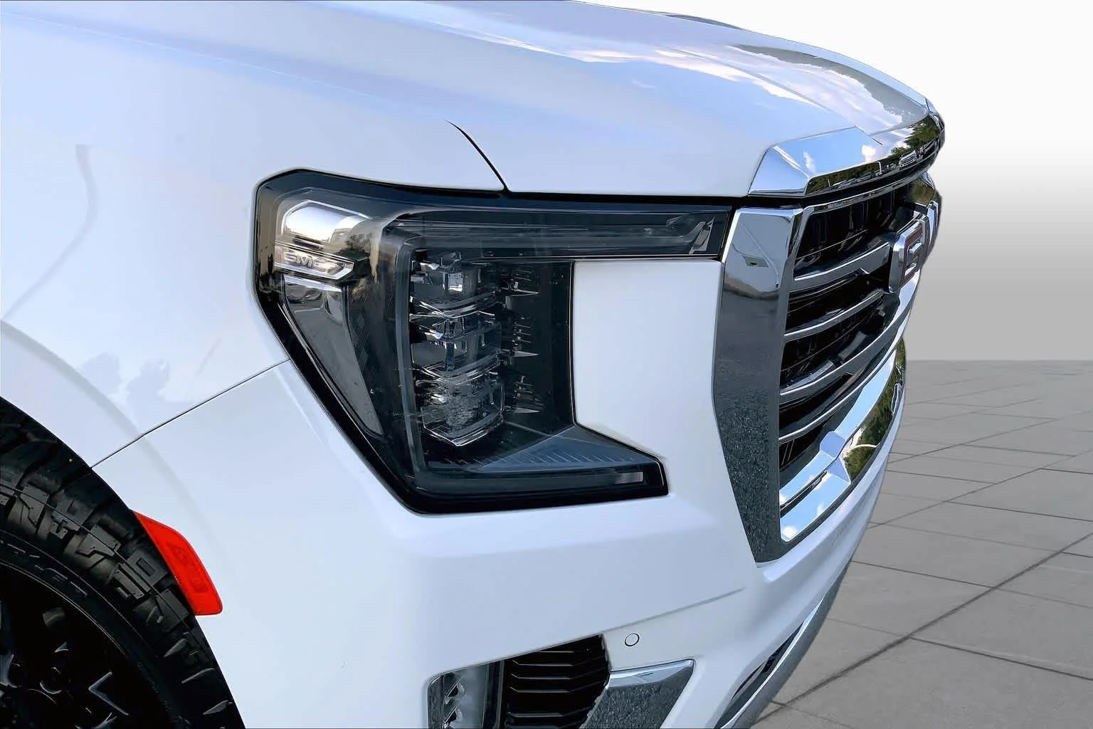 Used 2023 Summit White GMC SLT image 24