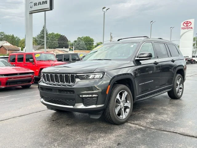 Used 2023 Gray Jeep Limited image 5