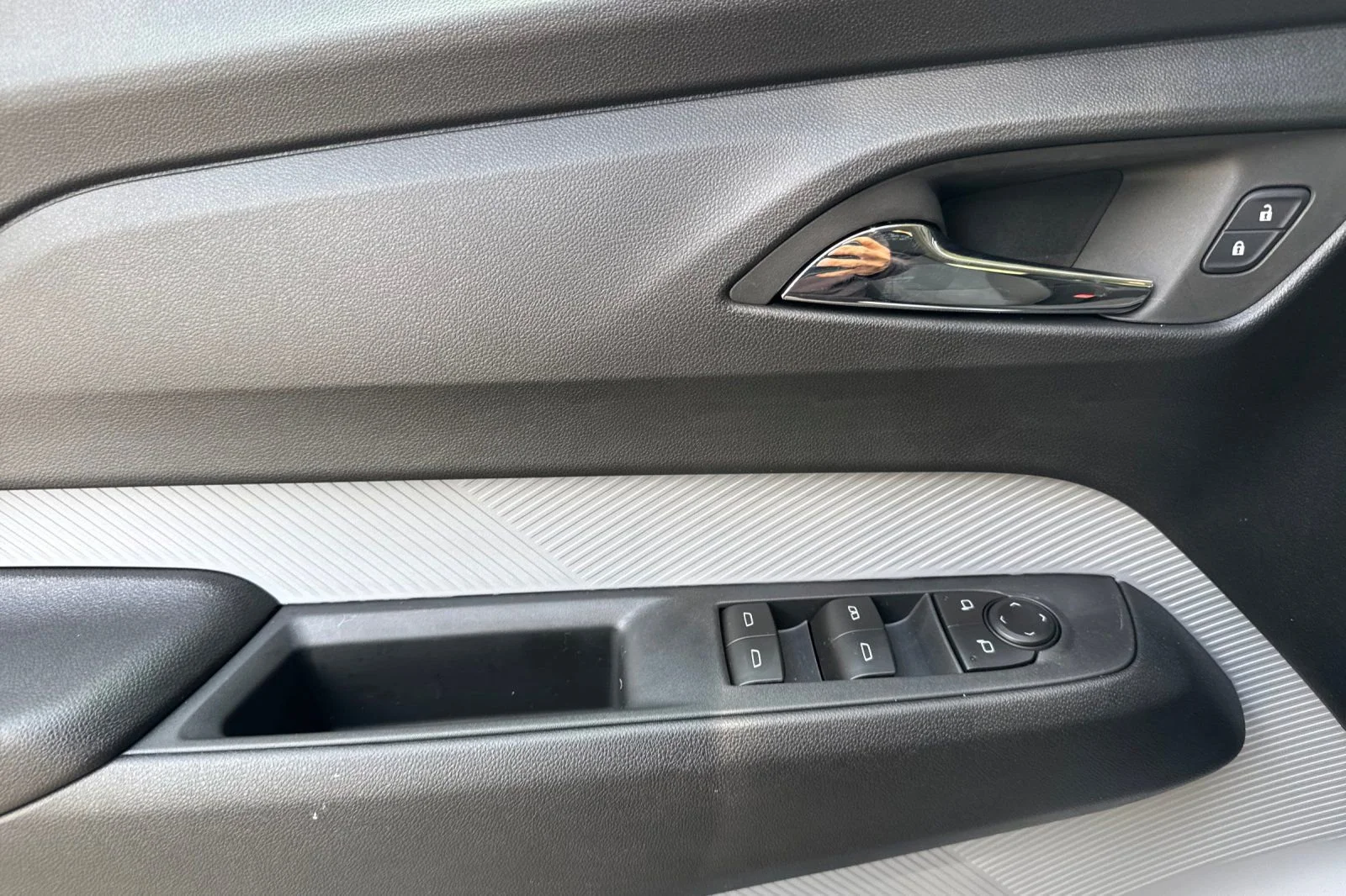 New 2027 Sterling Grey Metallic Chevrolet LT image 10