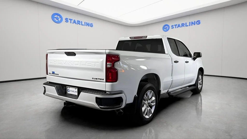 Used 2020 SUMMIT WHITE Chevrolet Custom image 9