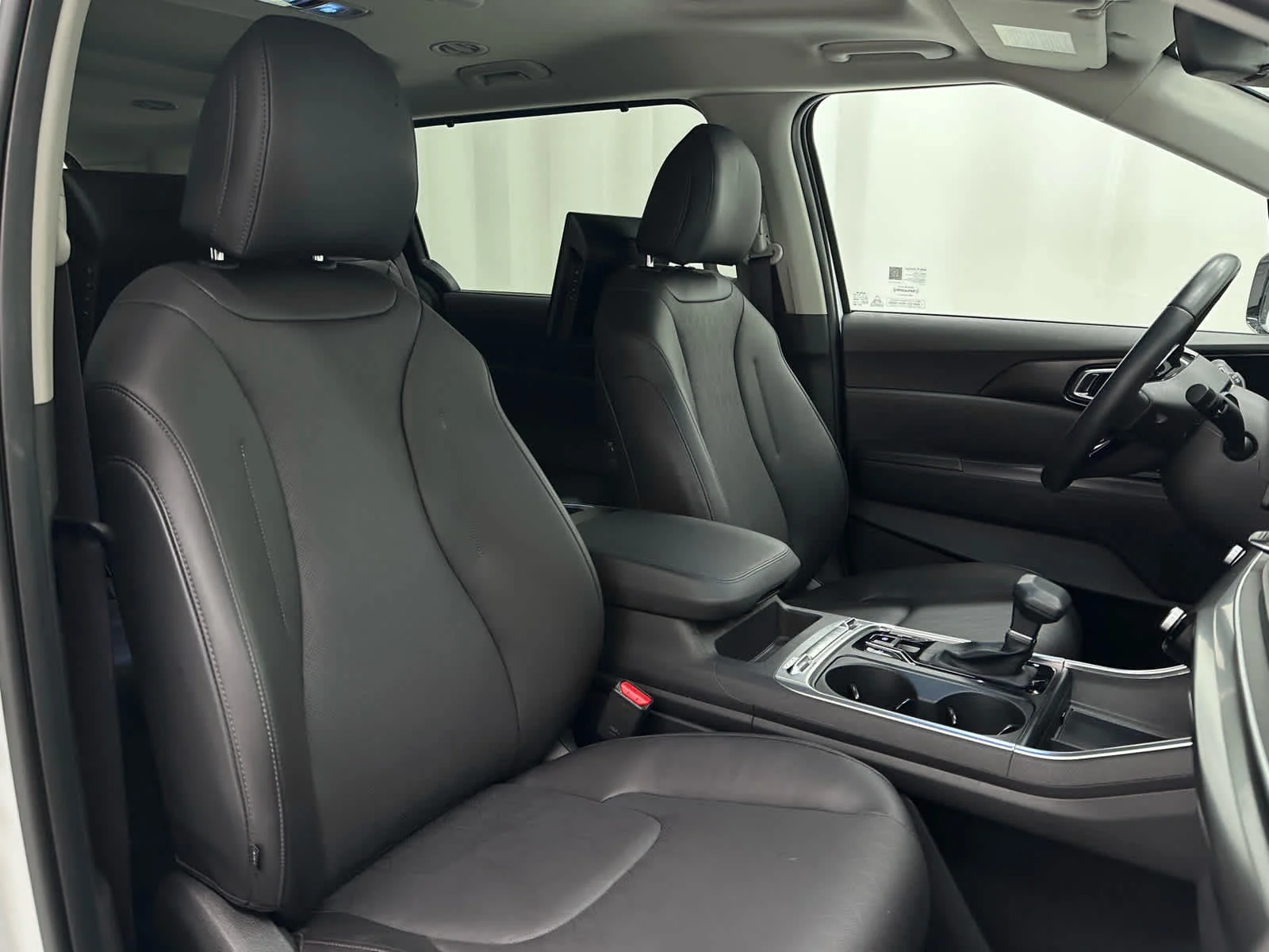 Used 2025 Snow White Pearl Kia SX image 20