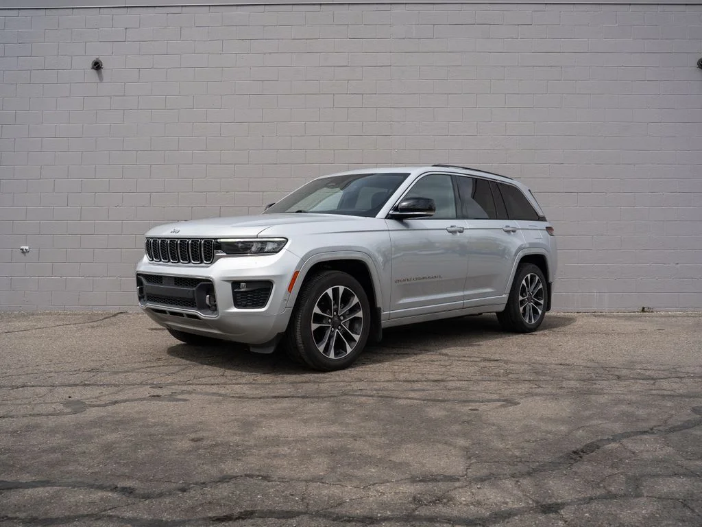 Used 2022 Silver Jeep Overland image 1