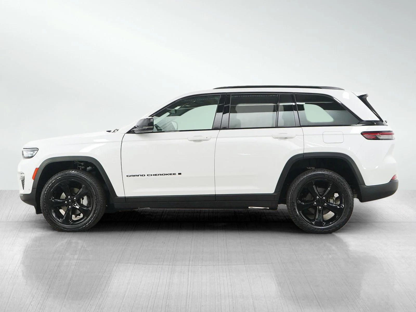 Used 2025 Jeep Grand Cherokee Limited with VIN 1C4RJHBG2SC325571 for sale in Hopkins, Minnesota