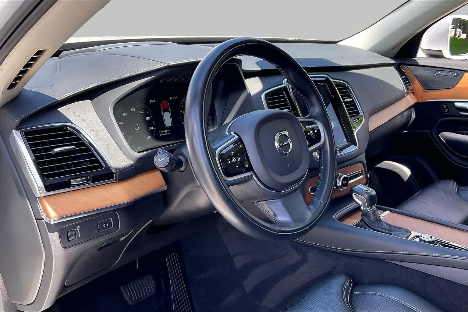 Used 2020 Crystal White Metallic Volvo Inscription image 16
