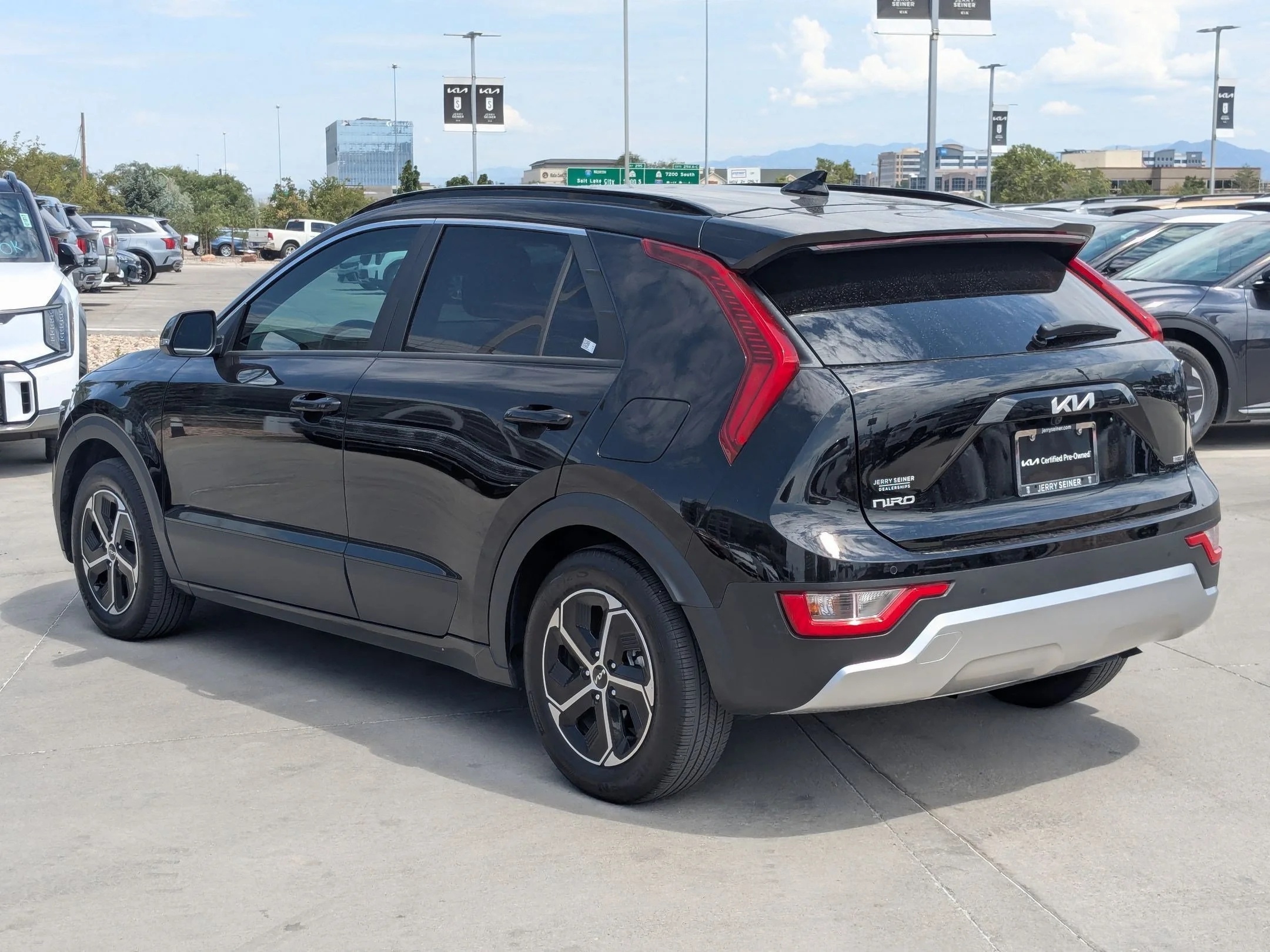 Used 2023 Aurora Black Pearl Kia EX image 3
