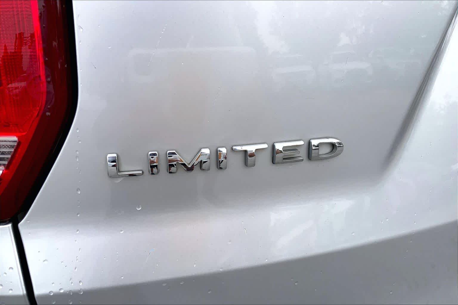 Used 2018 Ingot Silver Ford Limited image 10