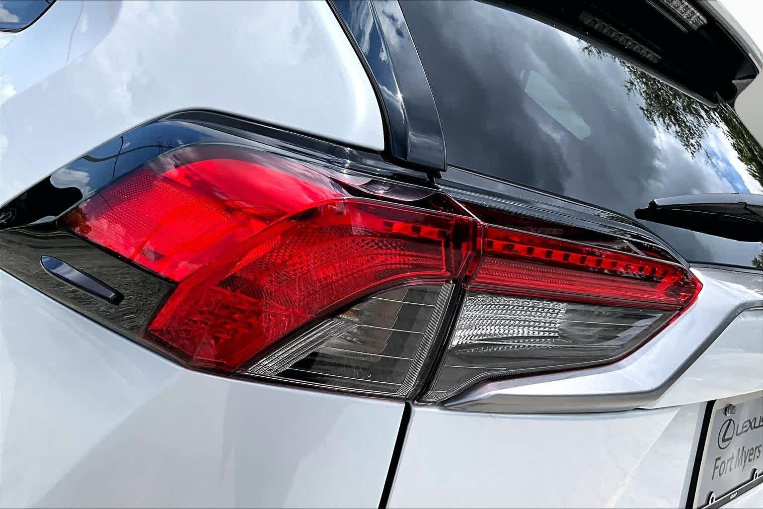 Used 2024 Wind Chill Pearl Toyota Hybrid Limited image 29