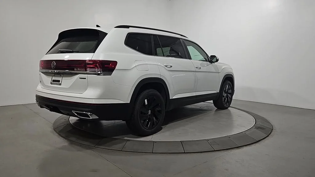 New 2026 White/off-white Volkswagen SE w/Technology image 5