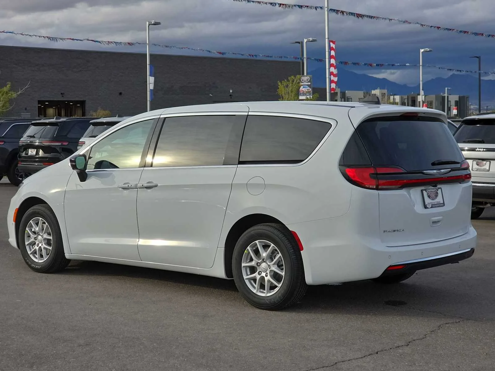 New 2026 Bright White Clear-Coat Exterior Paint Chrysler Select image 3