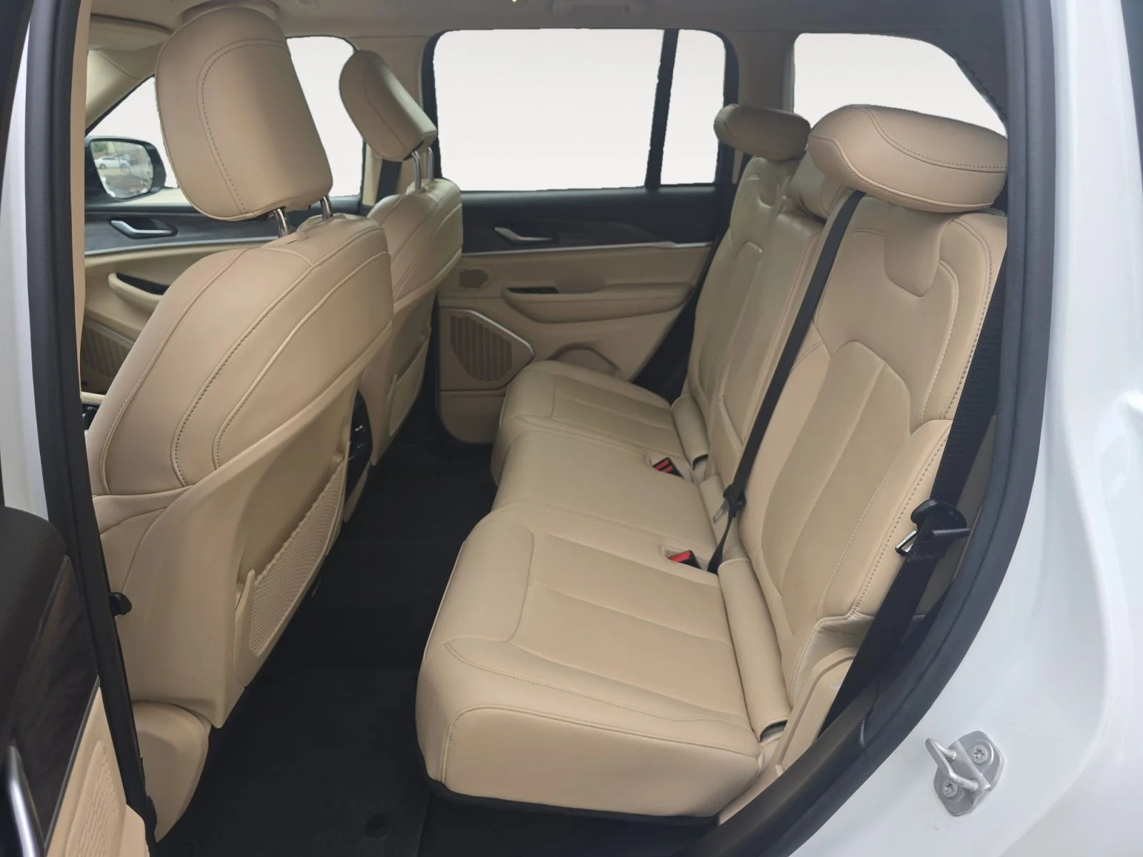 Used 2022 Bright White Clearcoat Jeep Limited image 23